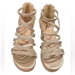 GOLD SANDALS Girls, Size 3 Medium